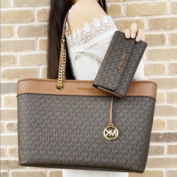 Michael Kors Handbags - Michael Kors jet set chain tote wallet SET